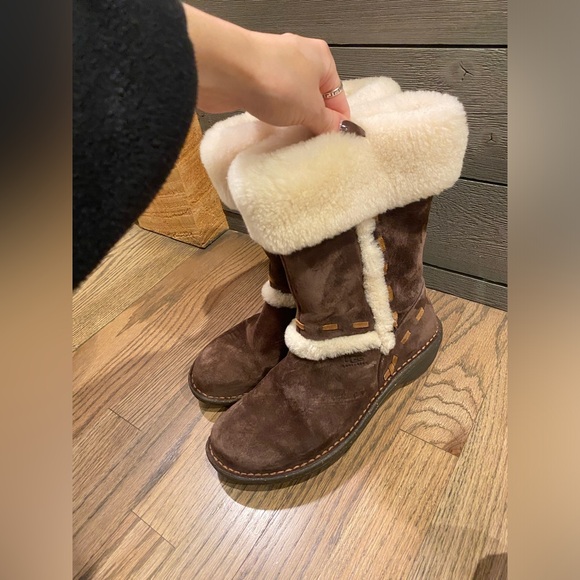 Uggs - Picture 2 of 4